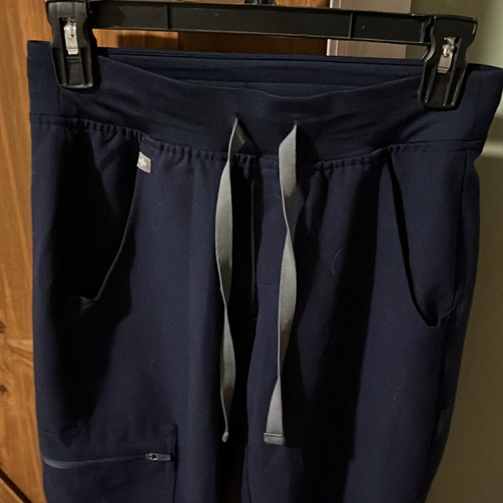 Navy Figs Scrubs XXS Like New - Picture 2 of 6